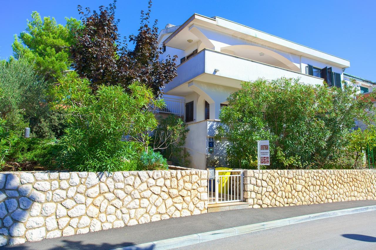 Apartments Vlatko Krk Town Exteriör bild